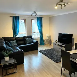 Spacious, Modern 3 Bedroom Luxury Flat In Centre Location Apartment